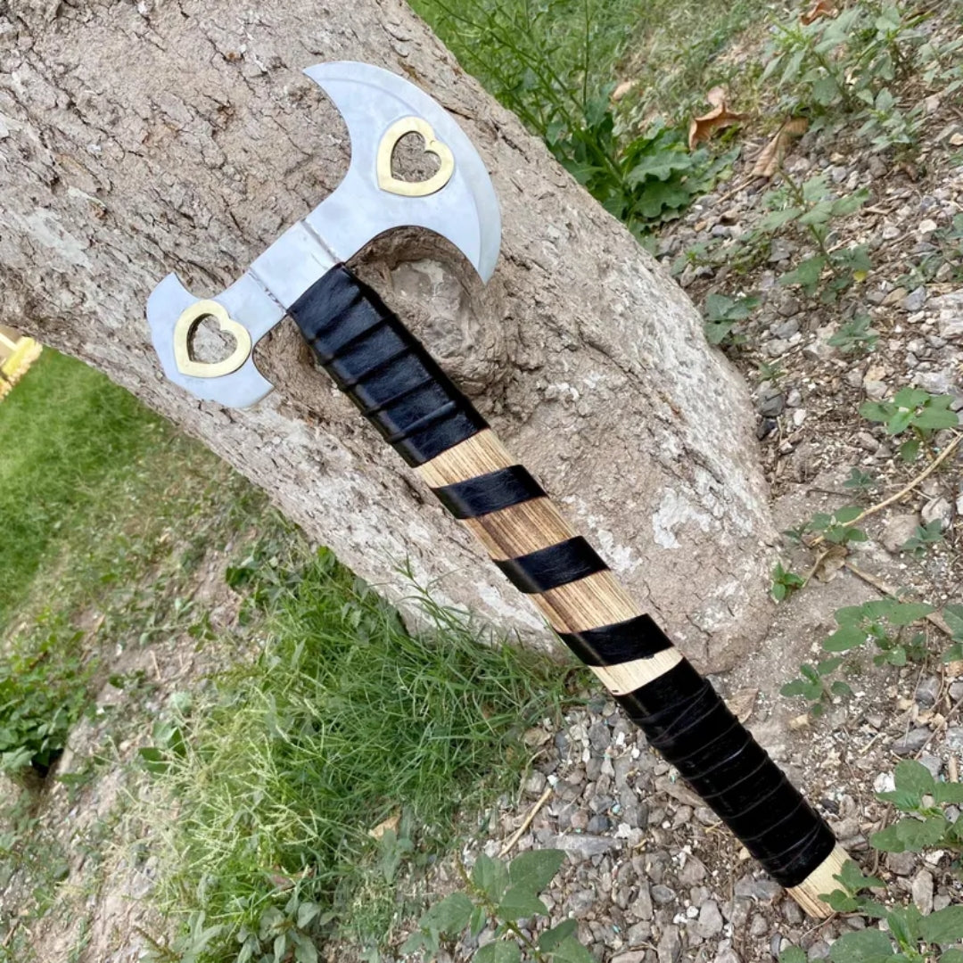 Axe featuring a carbon steel double blade